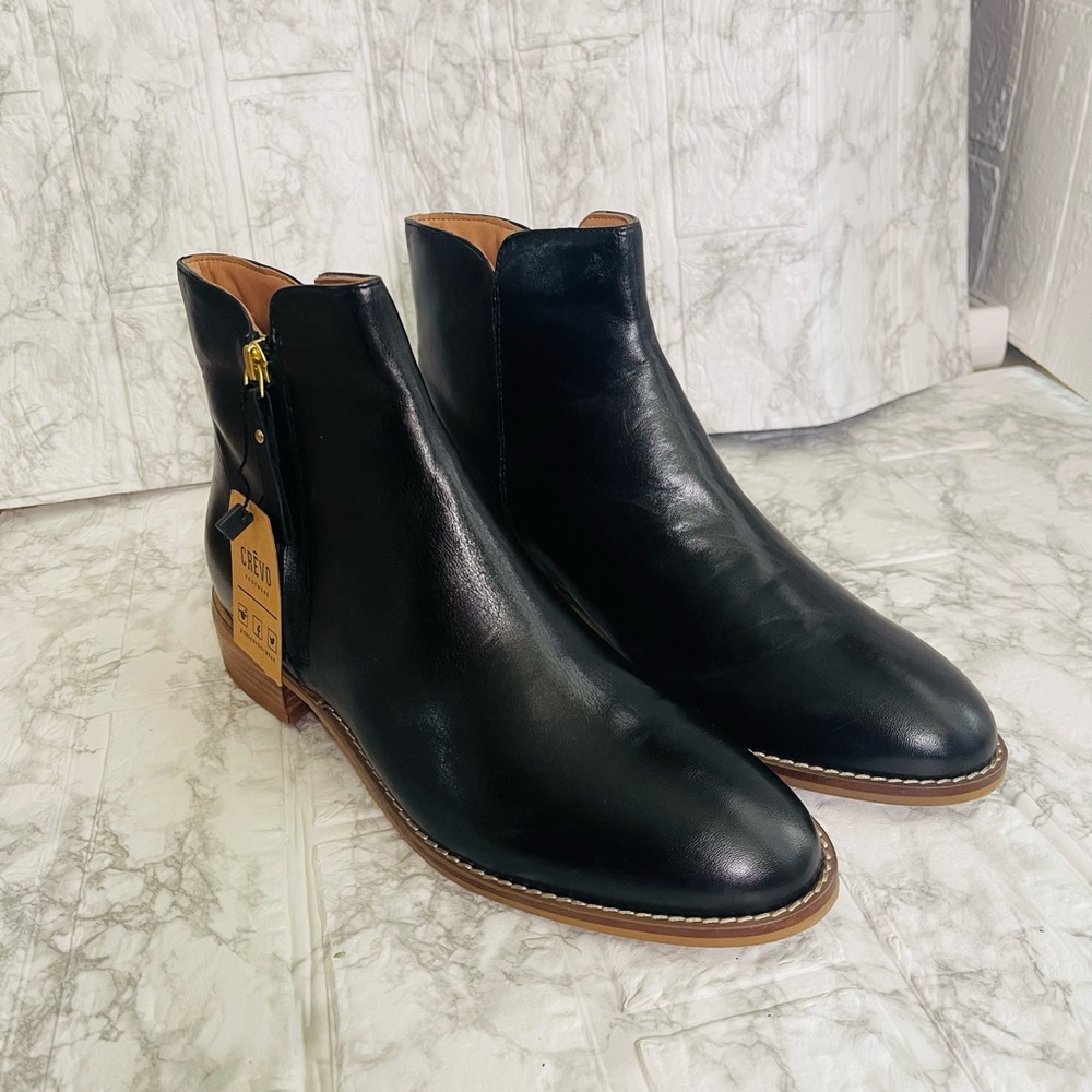 Crevo Women's Eileen Fashion Boot Leather Black
Size 8.5